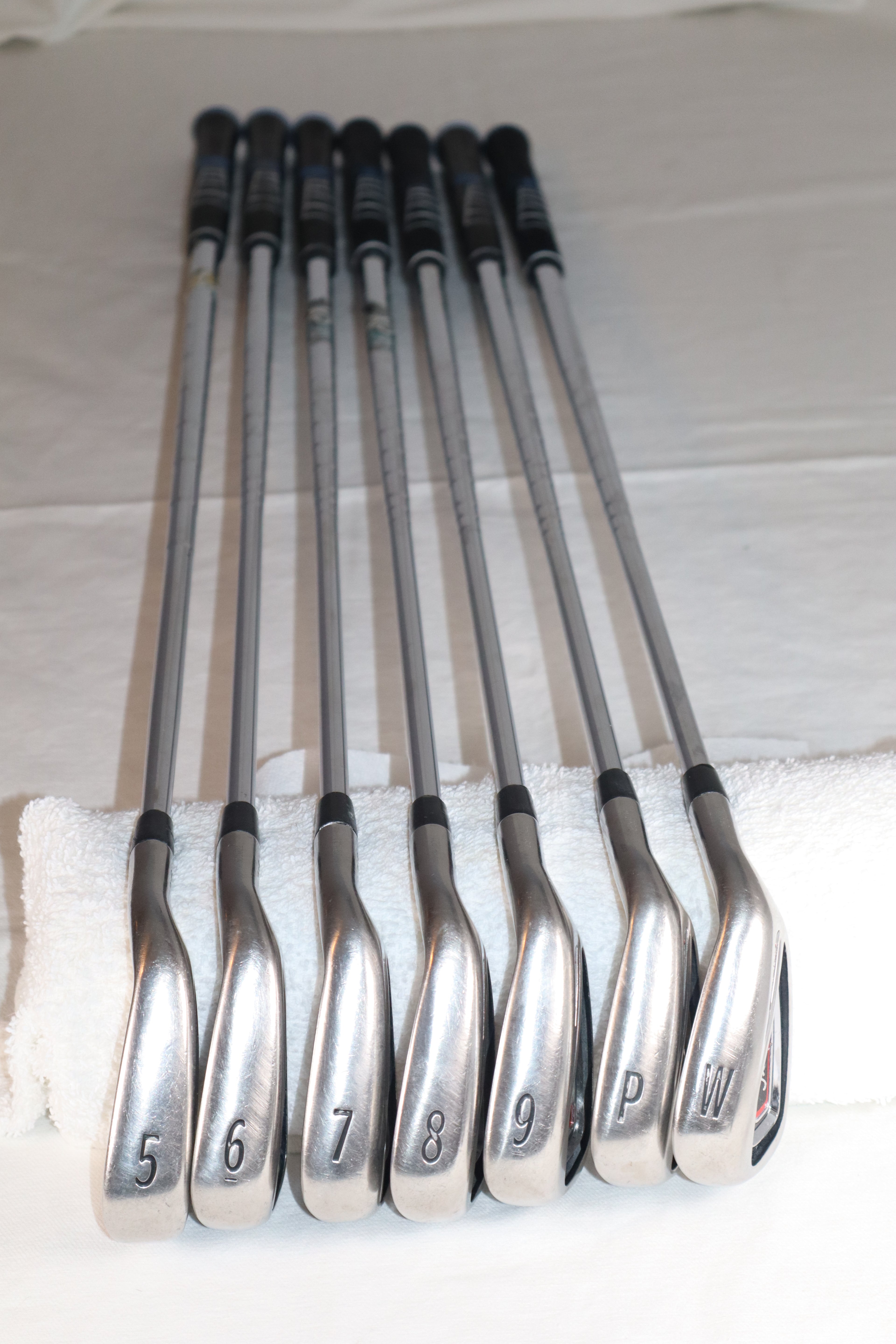Titleist AP1 Iron Set (5–W) – Right Handed – Uniflex Steel Shafts